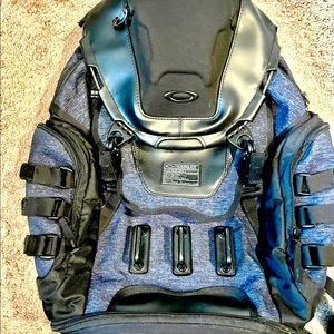 Oakley kitchen sink tactical backpack